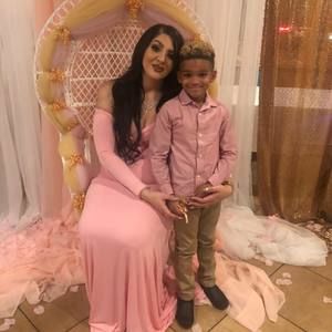 Meet your Posher, Nadin